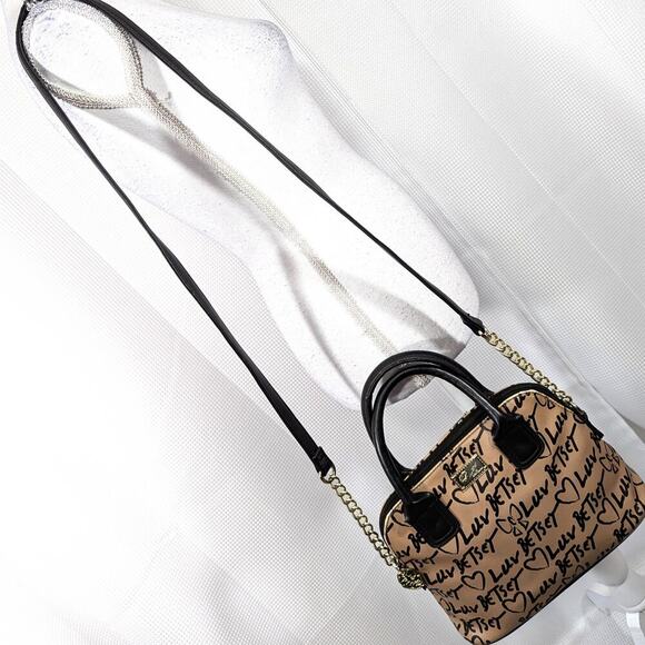 BETSEY JOHNSON! BLACK & TAN LOGO FABRIC CROSSBODY PURSE, BAG, HANDBAG! SWEET! - Picture 1 of 12